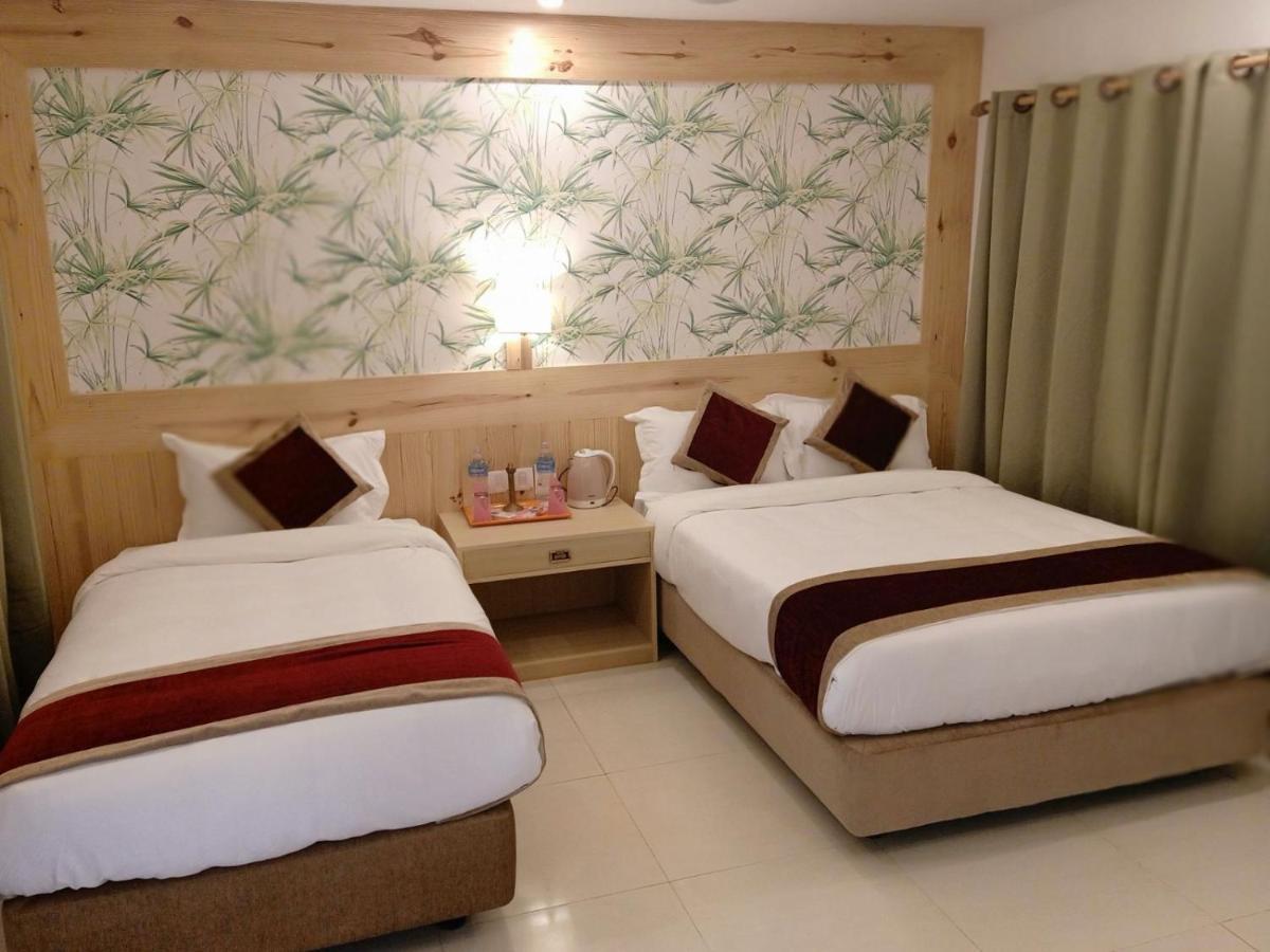 Hotel Parkland Sauraha Luaran gambar